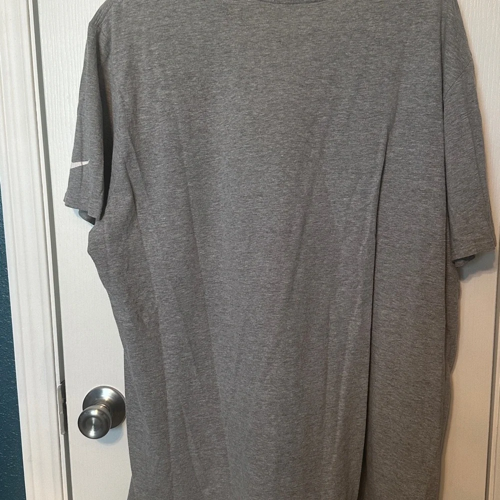 ☑️NIKE - Gray Hold Down the East Men's T-Shirt